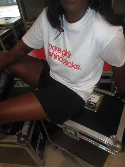 "MORE GIRLS BEHIND DECKS" TEE - BECAUSE BEAUBOURG